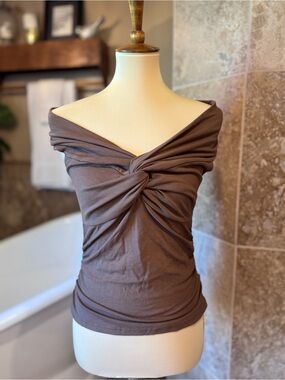 NWT Darong Twist-Front Off-Shoulder Top in Brown medium